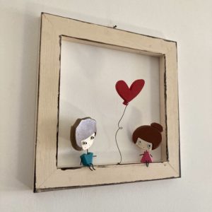 Sediamoci qui, sulla cornice