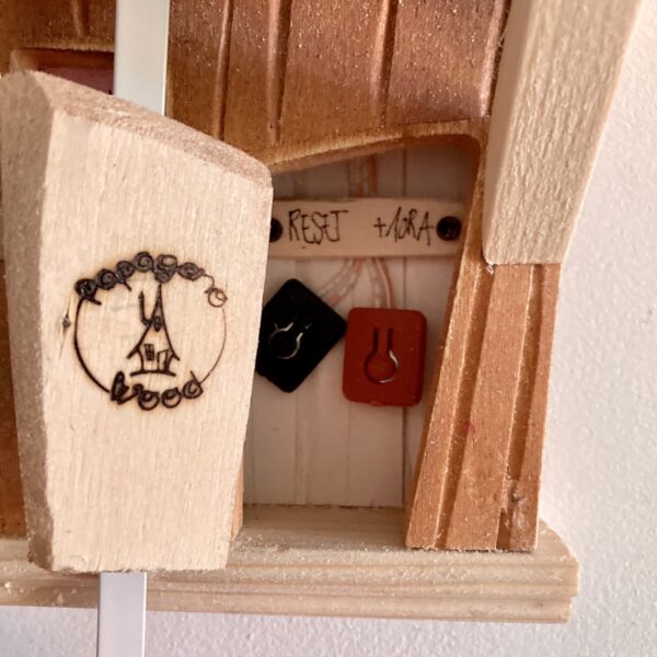 Orologio a cucu' "La Casetta nel cuore del bosco Tenebroso" - immagine 7